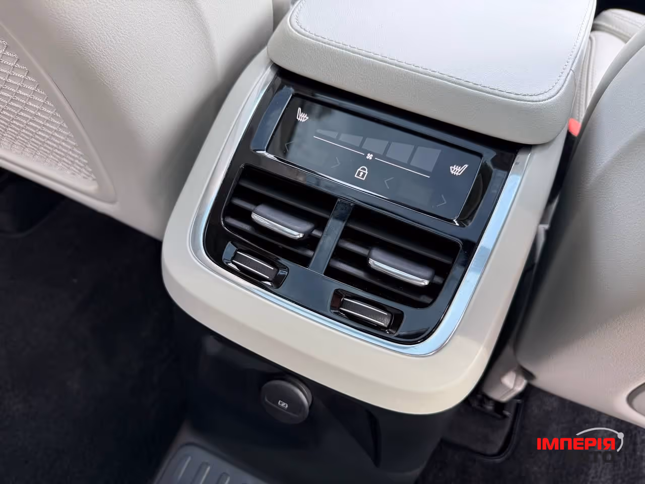 Volvo XC90 - фото 38