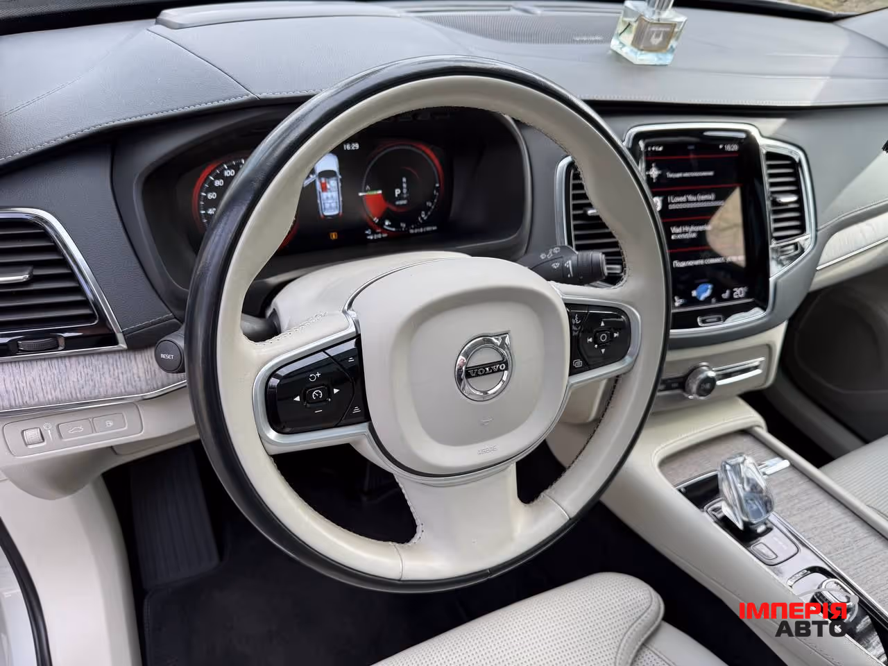 Volvo XC90 - фото 16