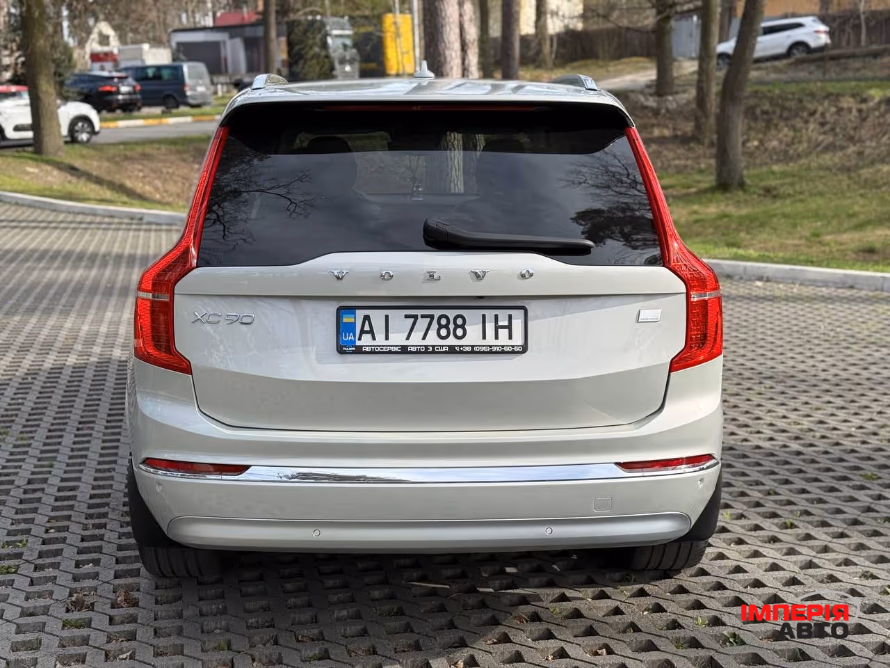 Volvo XC90 - фото 11