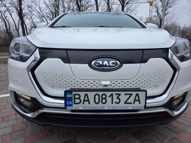 JAC iEV7S - фото 1