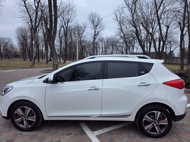 JAC iEV7S - фото 4