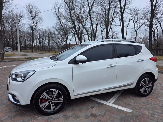 JAC iEV7S - фото 3