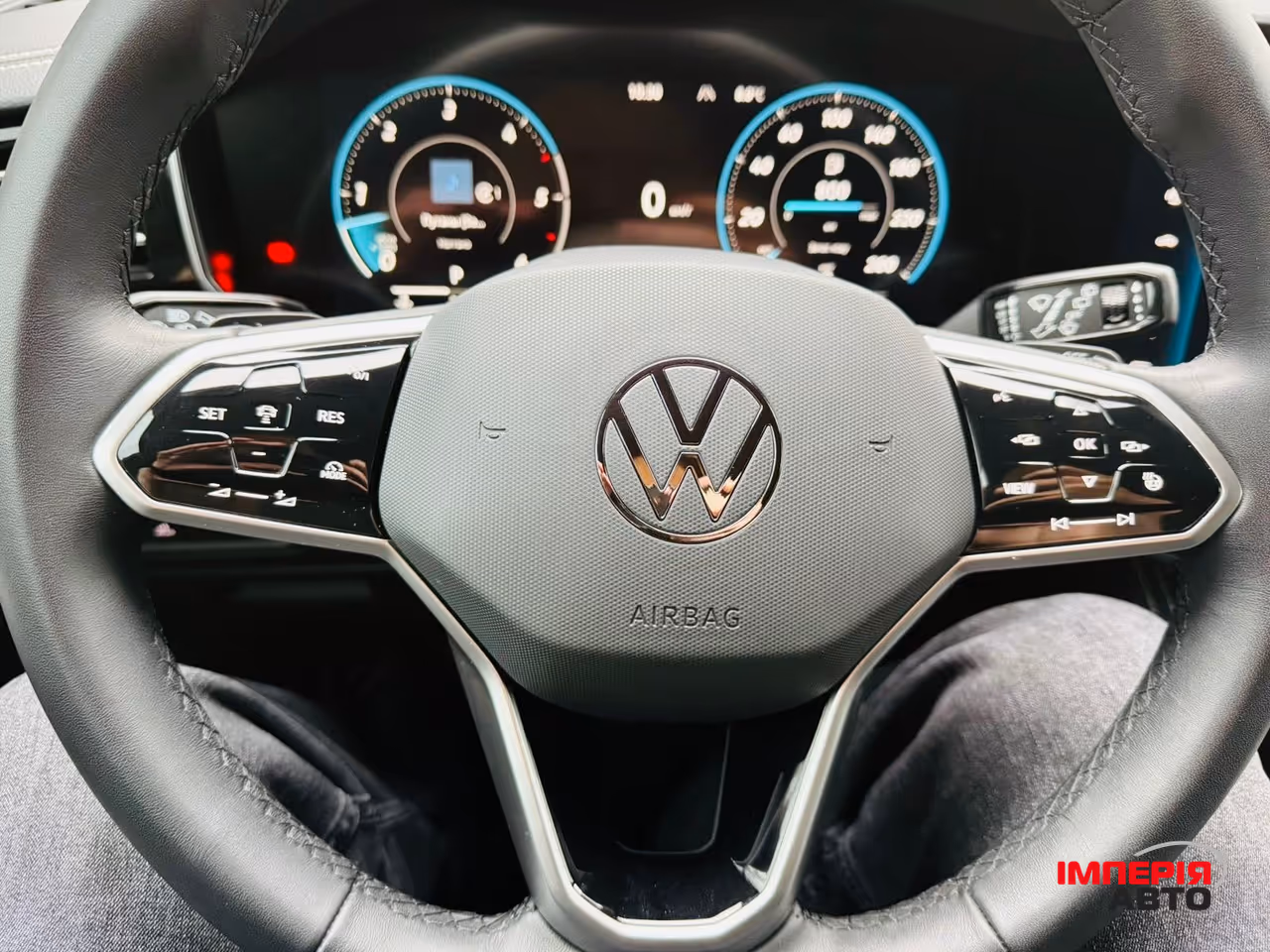 Volkswagen Touareg - фото 11