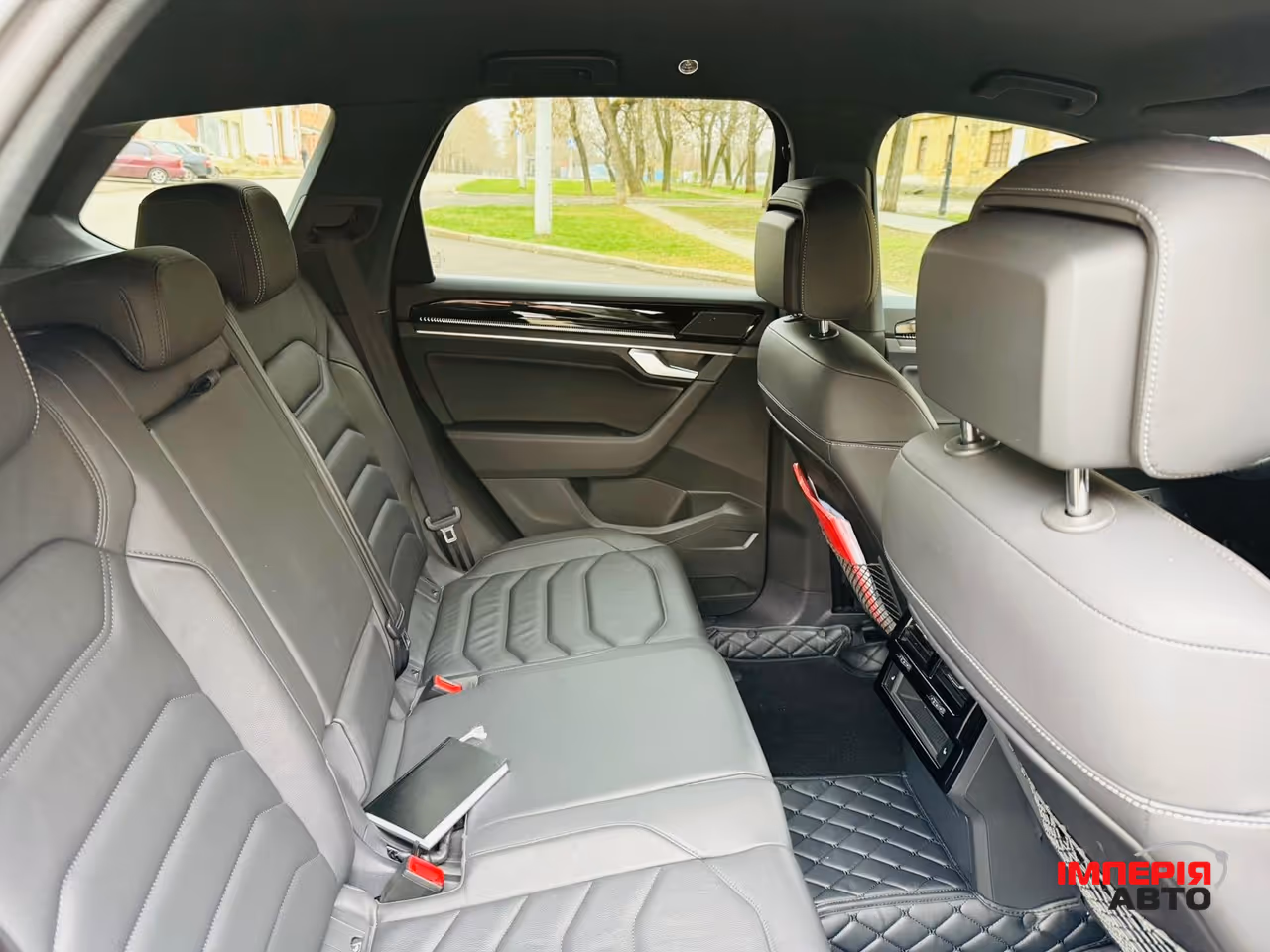 Volkswagen Touareg - фото 7