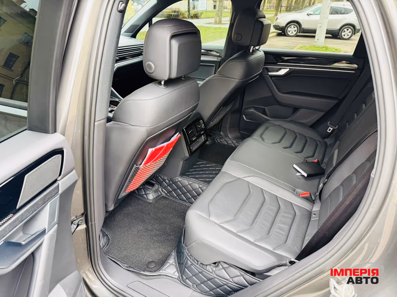 Volkswagen Touareg - фото 8