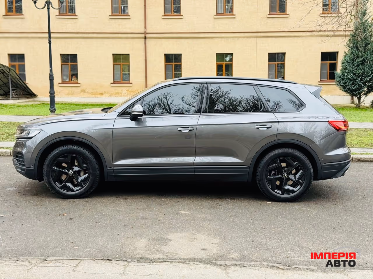 Volkswagen Touareg - фото 5