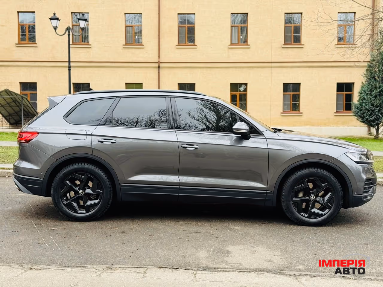 Volkswagen Touareg - фото 6