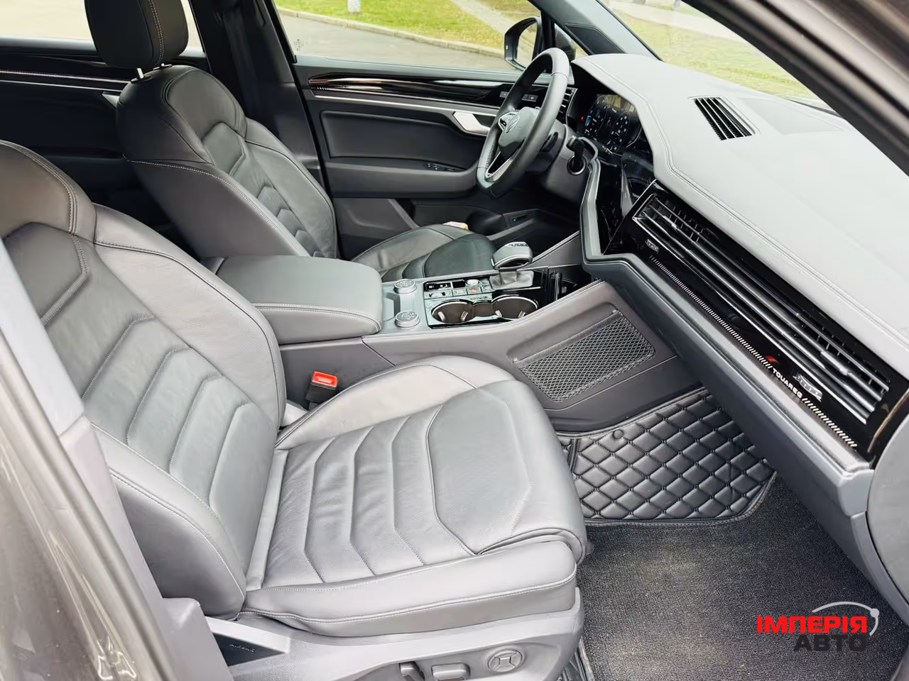 Volkswagen Touareg - фото 9