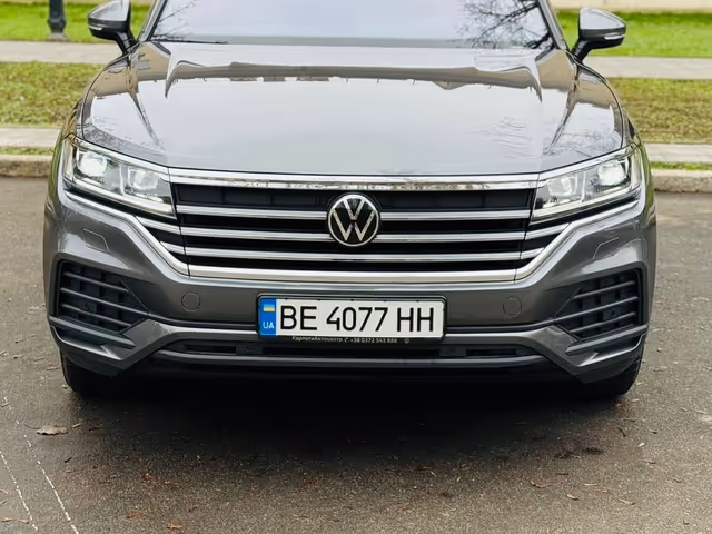 Volkswagen Touareg - фото 1