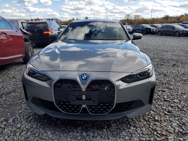 BMW i4 - фото 2