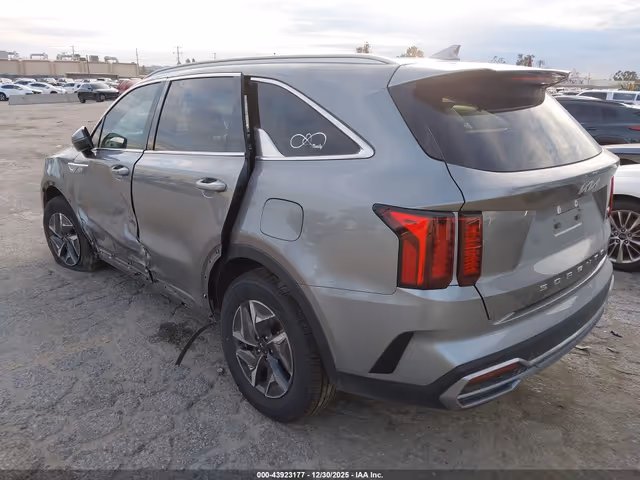 Kia Sorento - фото 4
