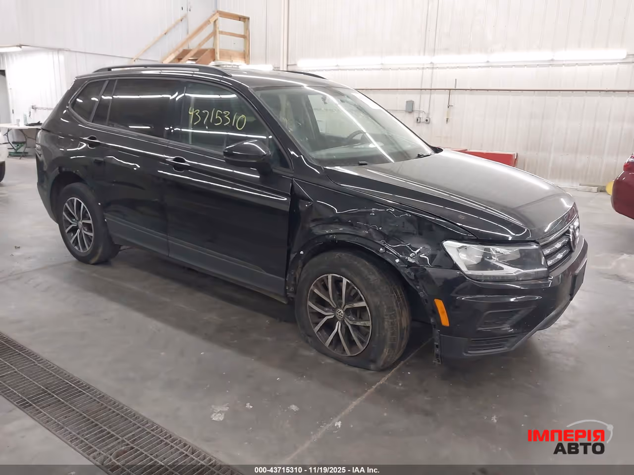 Volkswagen Tiguan - фото 1
