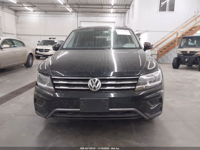 Volkswagen Tiguan - фото 2