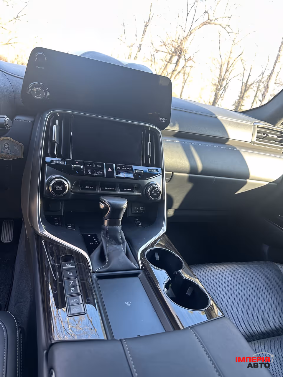 Lexus LX - фото 7