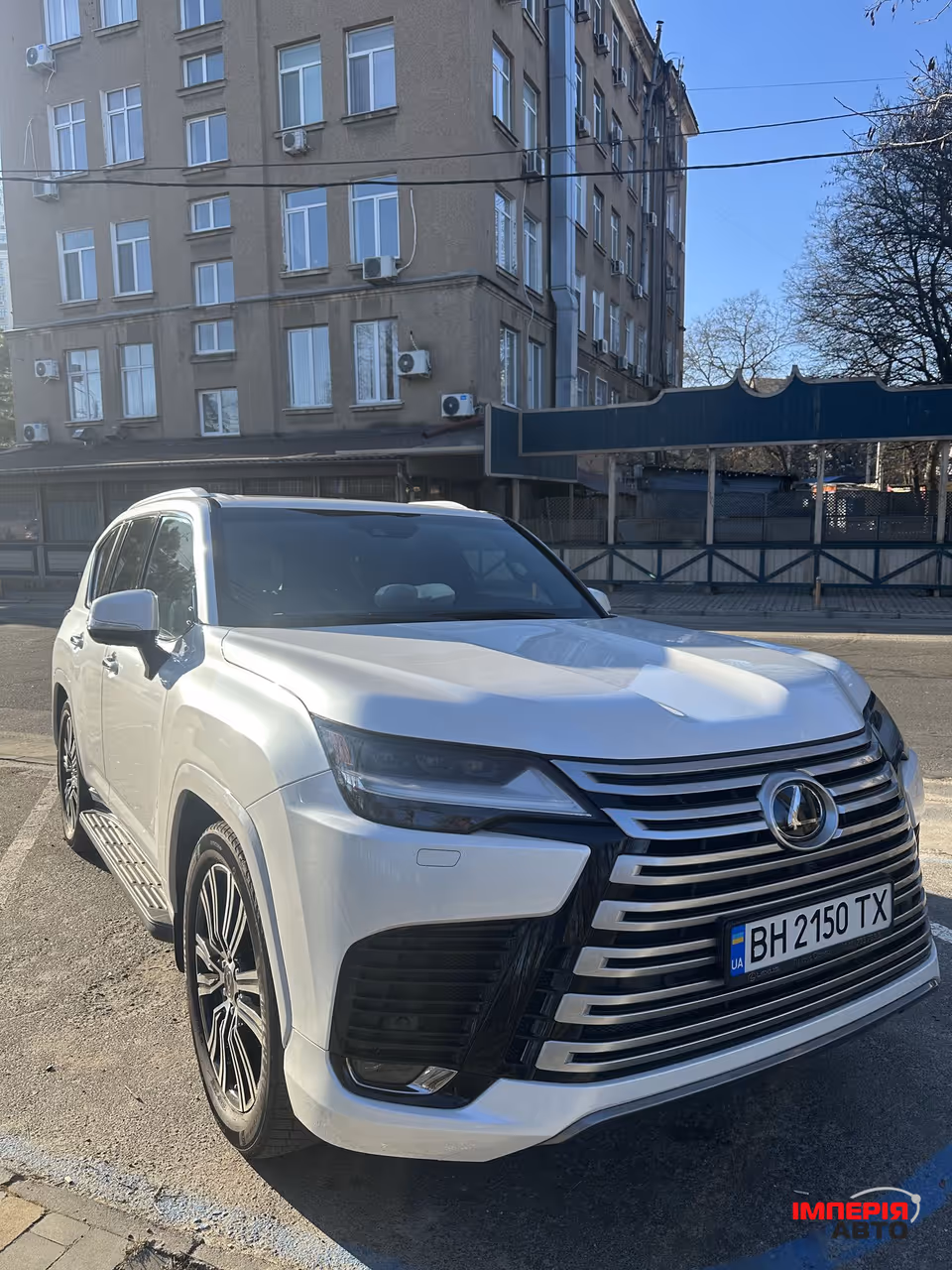 Lexus LX - фото 1