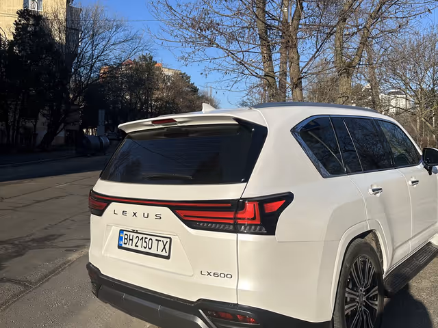 Lexus LX - фото 2