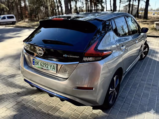 Nissan Leaf - фото 2