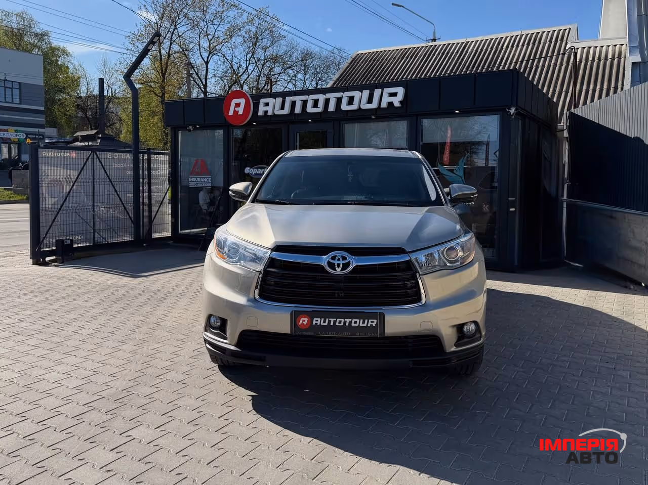 Toyota Highlander - фото 1