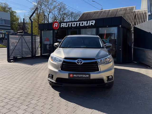 Toyota Highlander - фото 1