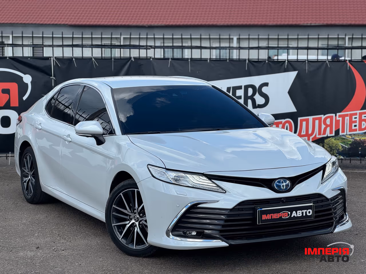 Toyota Camry - фото 1