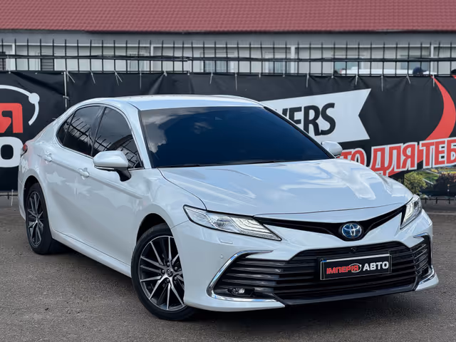 Toyota Camry - фото 1