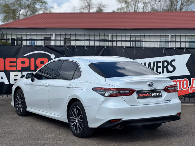 Toyota Camry - фото 5
