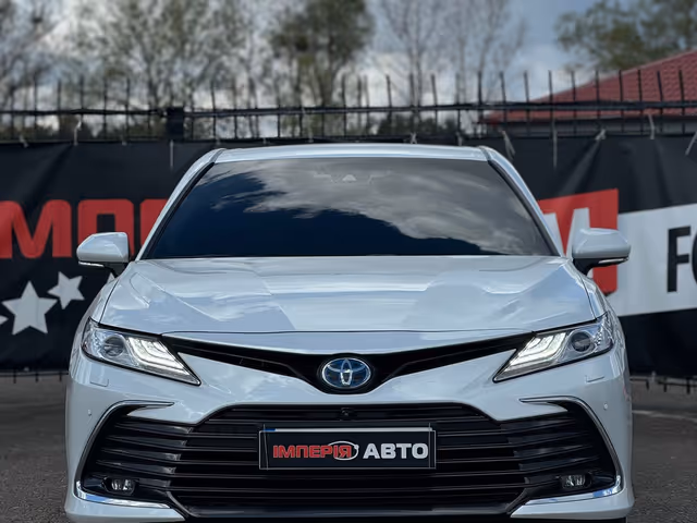 Toyota Camry - фото 2
