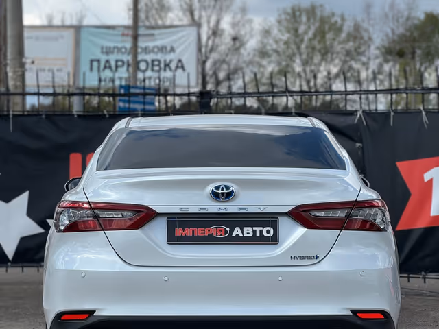 Toyota Camry - фото 4