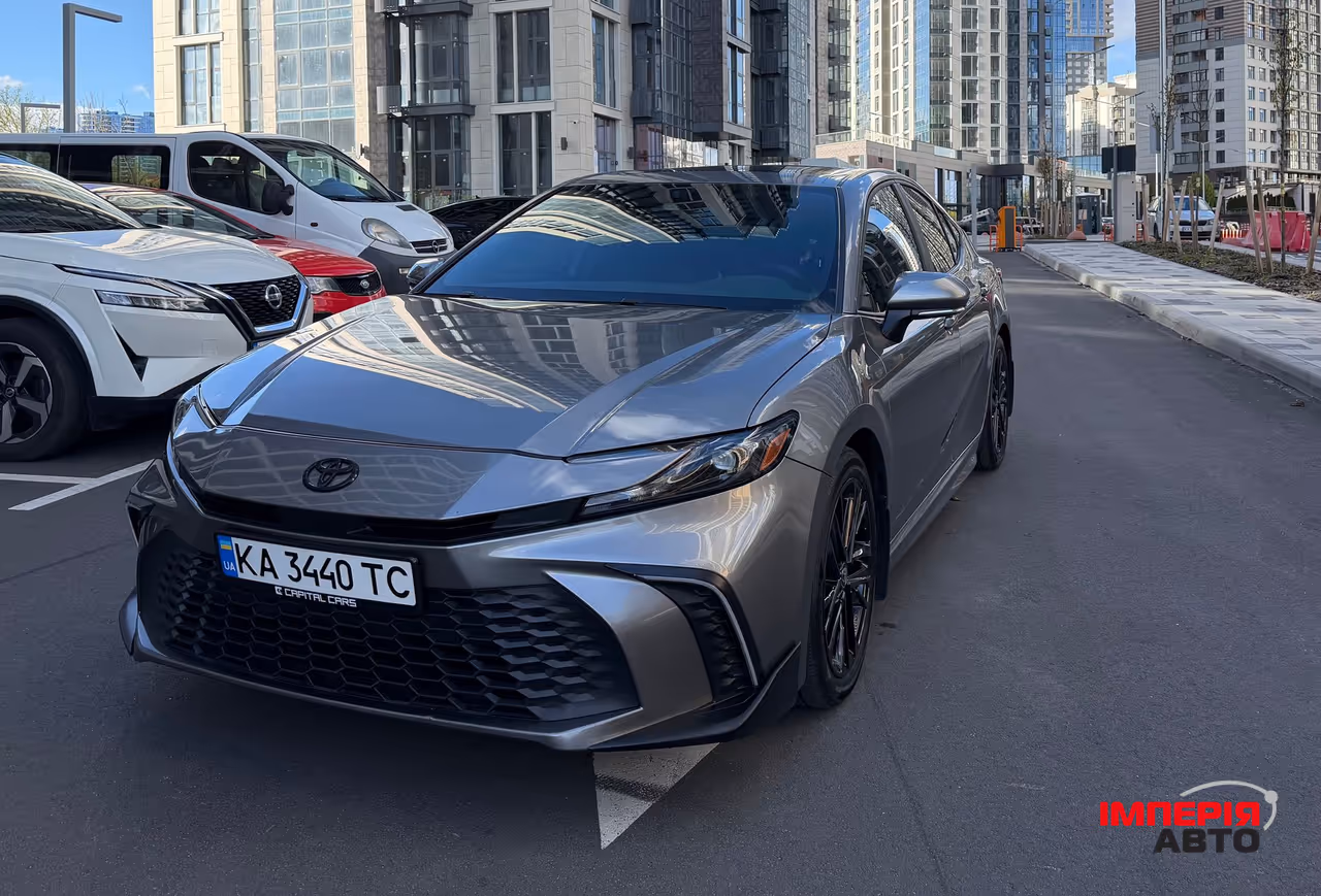 Toyota Camry - фото 2
