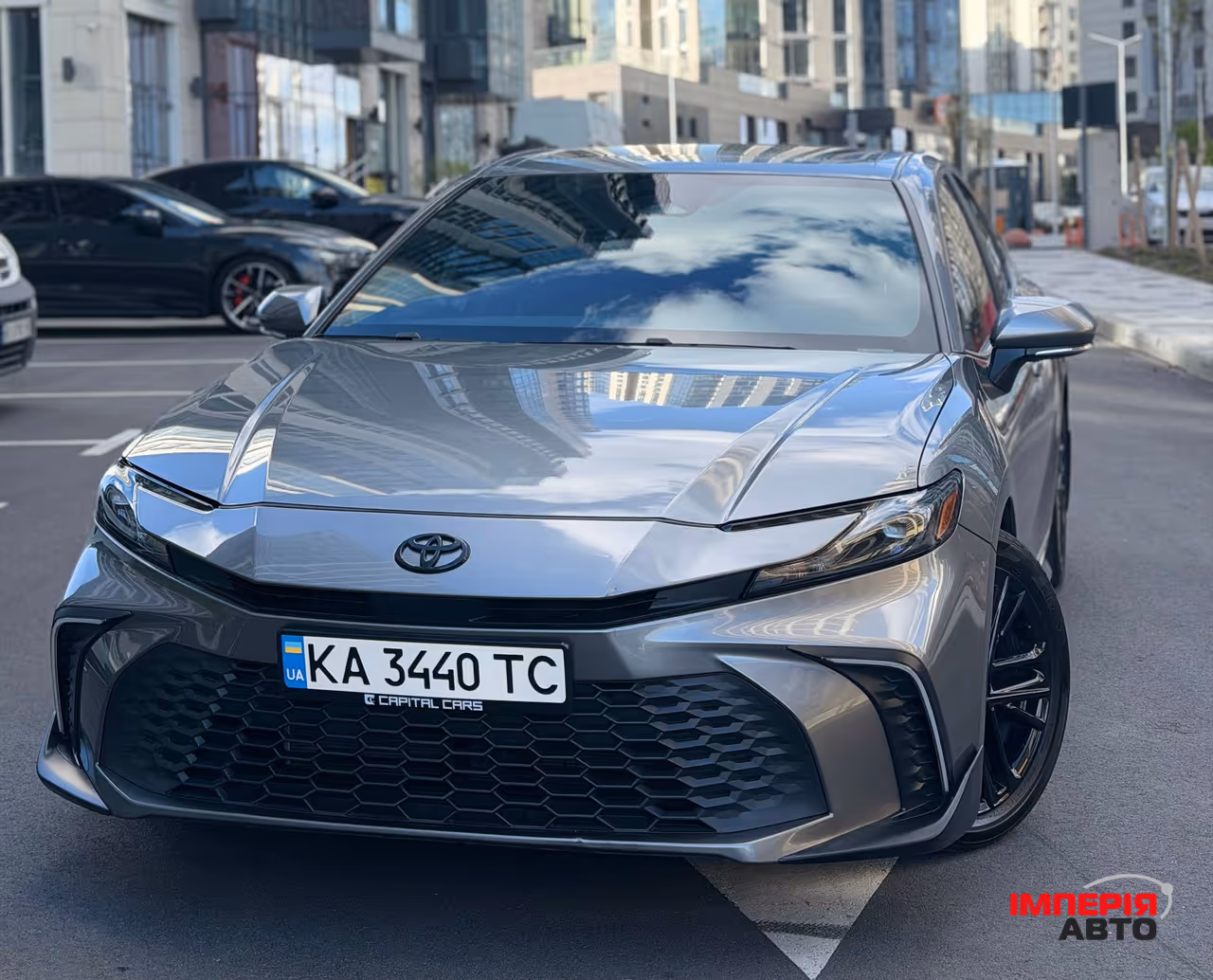 Toyota Camry - фото 1