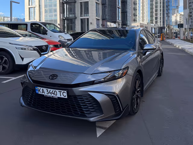 Toyota Camry - фото 2