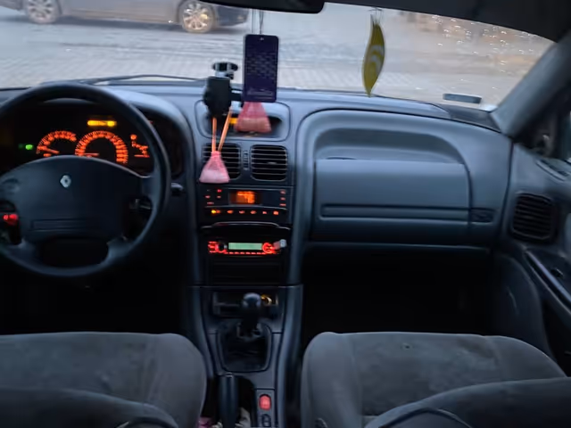 Renault Laguna - фото 5