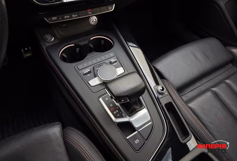 Audi A4 - фото 9