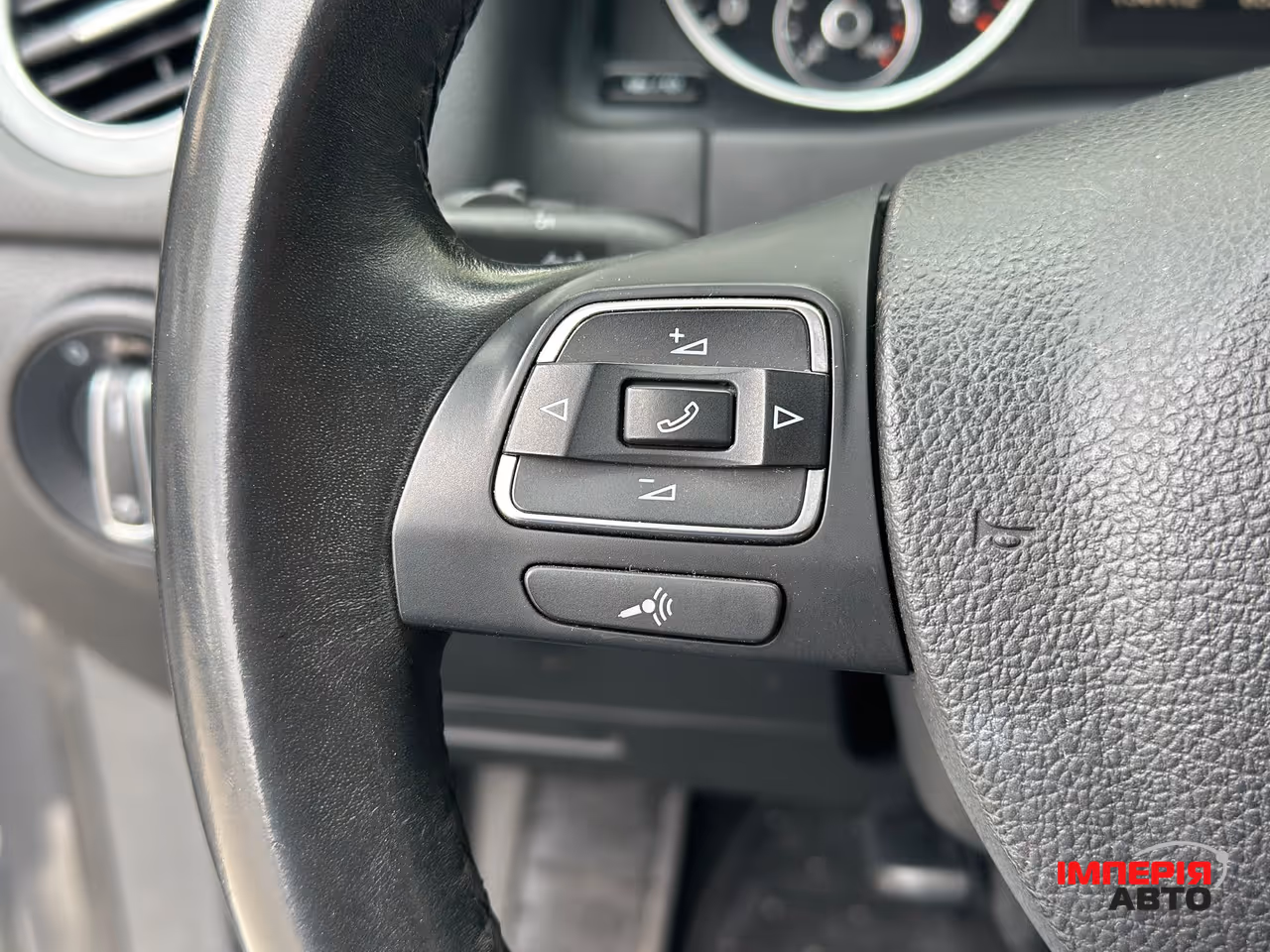 Volkswagen Tiguan - фото 23