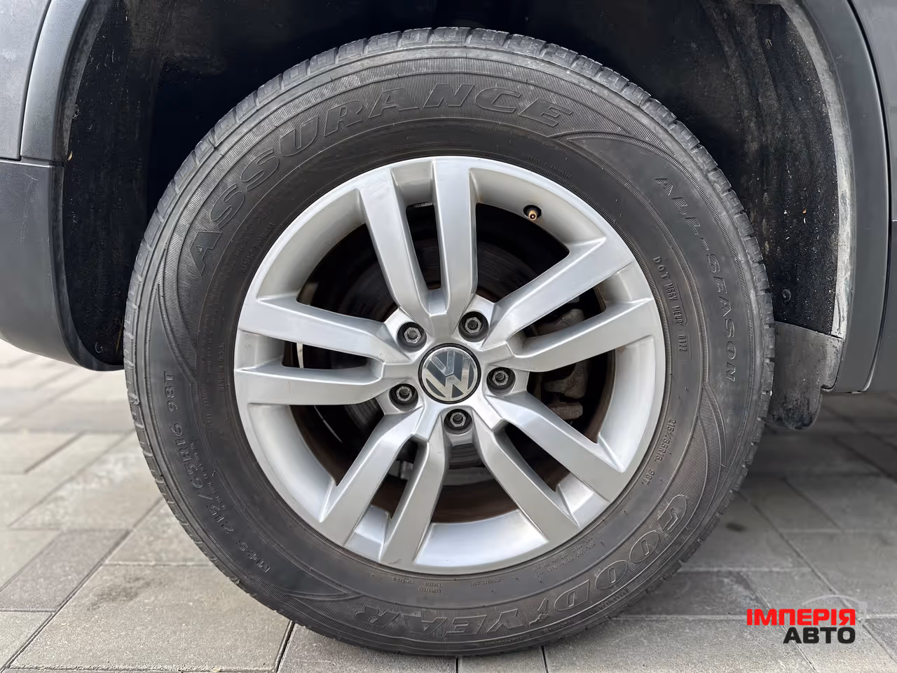Volkswagen Tiguan - фото 12