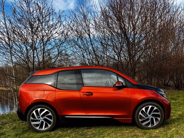 BMW i3 - фото 1