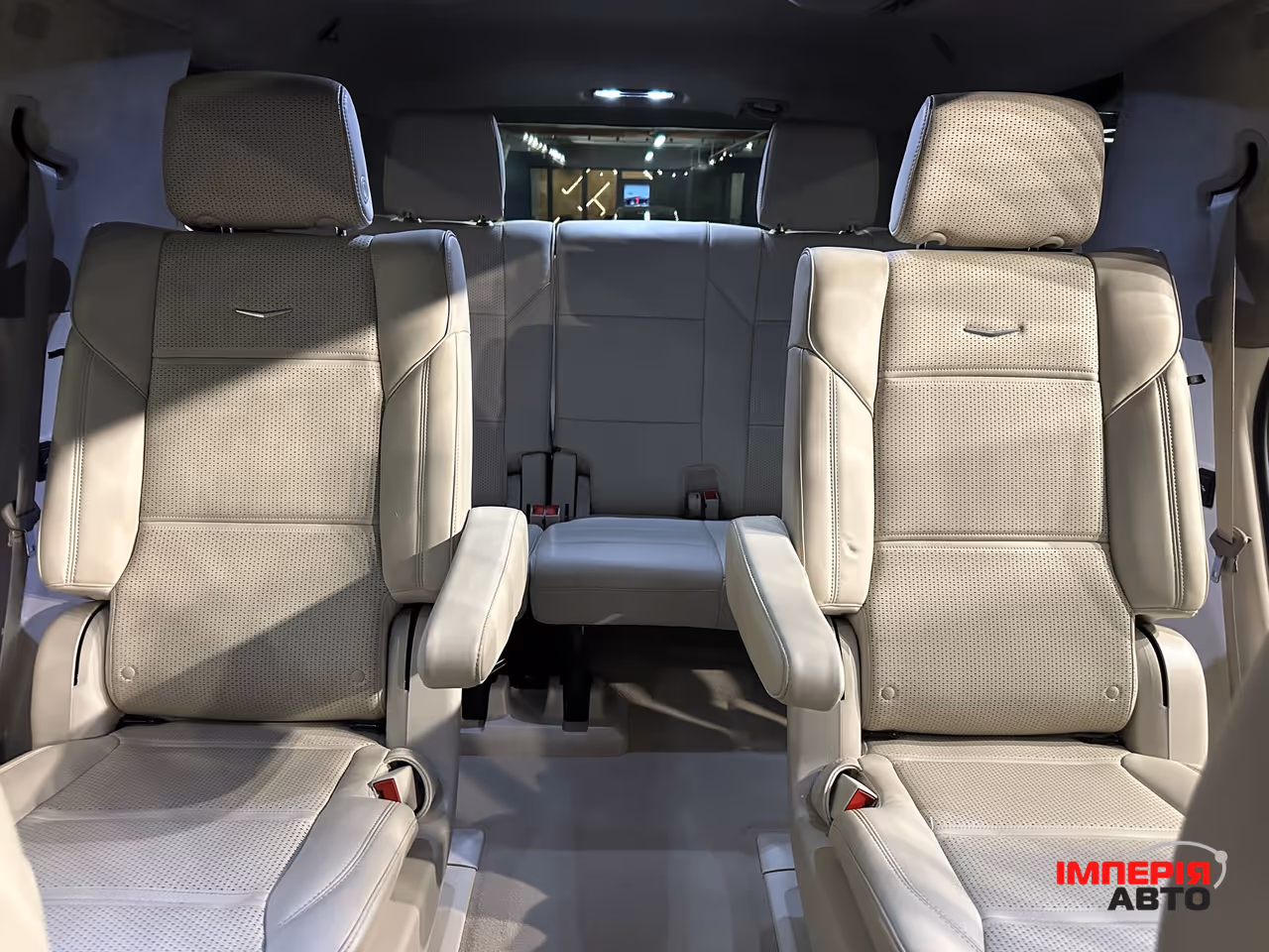 Cadillac Escalade - фото 17