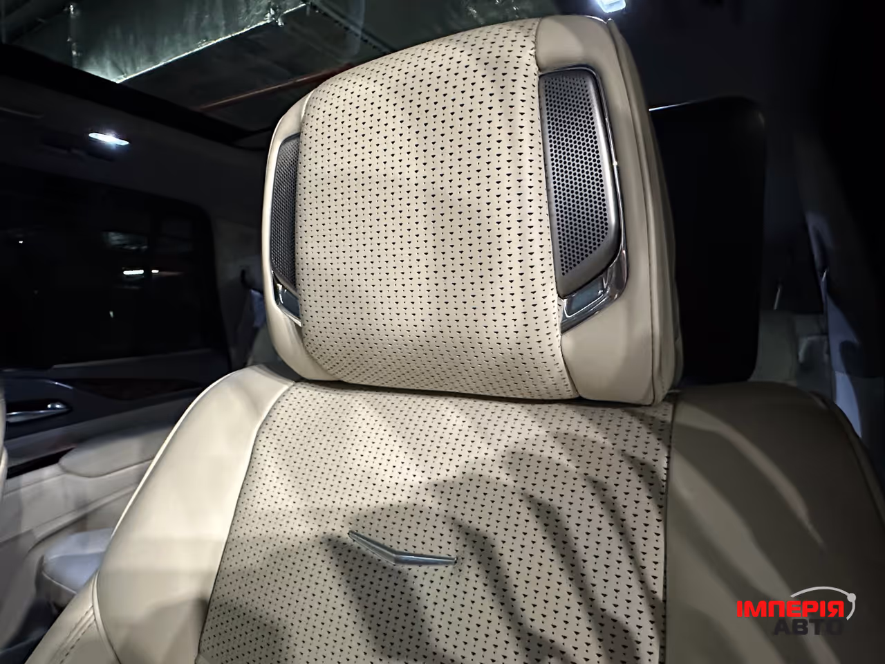 Cadillac Escalade - фото 26