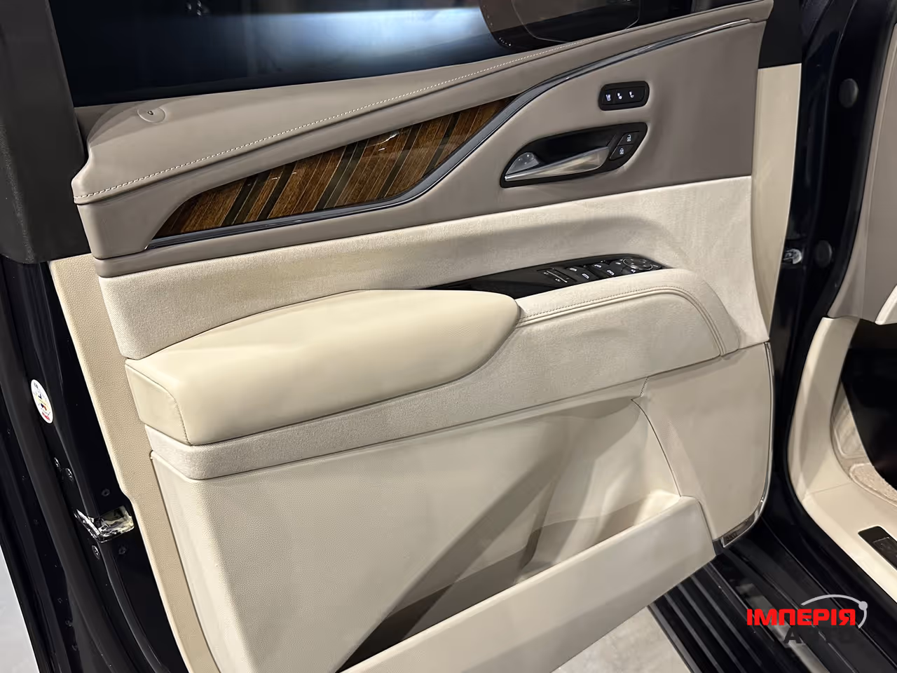 Cadillac Escalade - фото 23