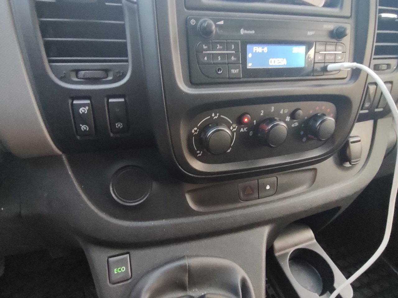 Renault Trafic - фото 11