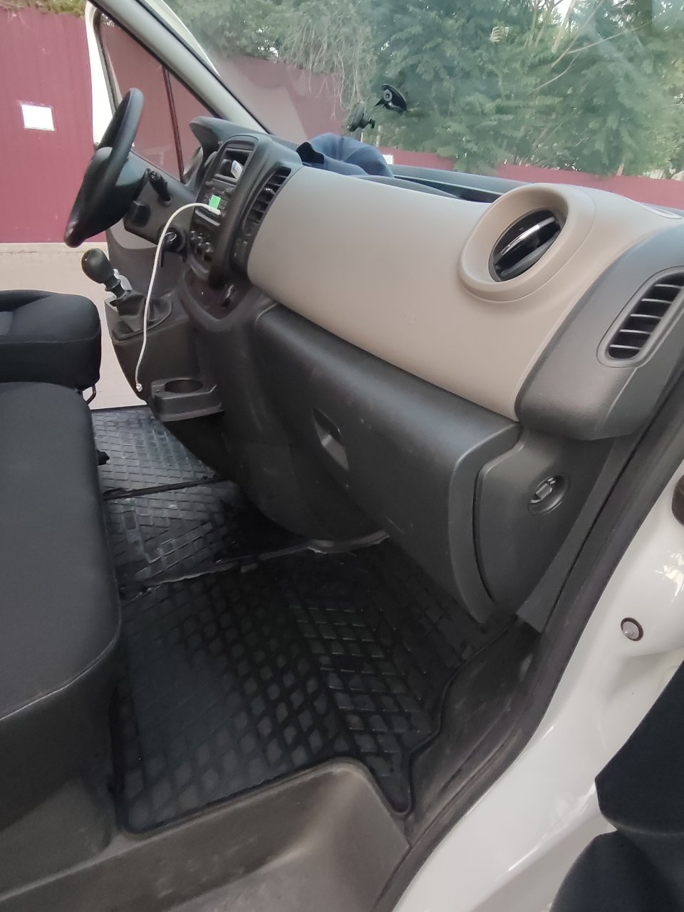 Renault Trafic - фото 10