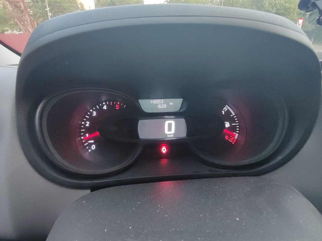 Renault Trafic - фото 12