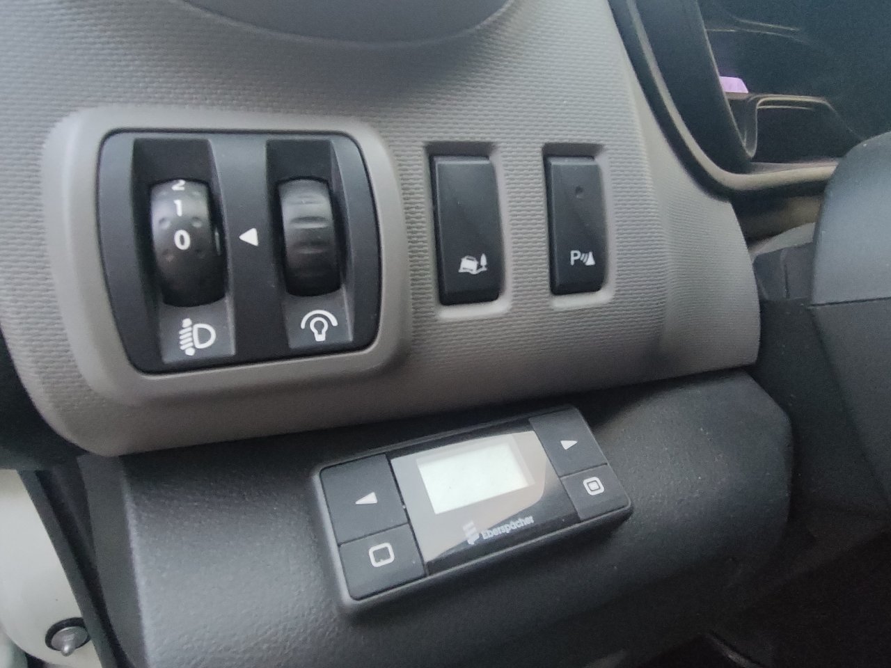 Renault Trafic - фото 9