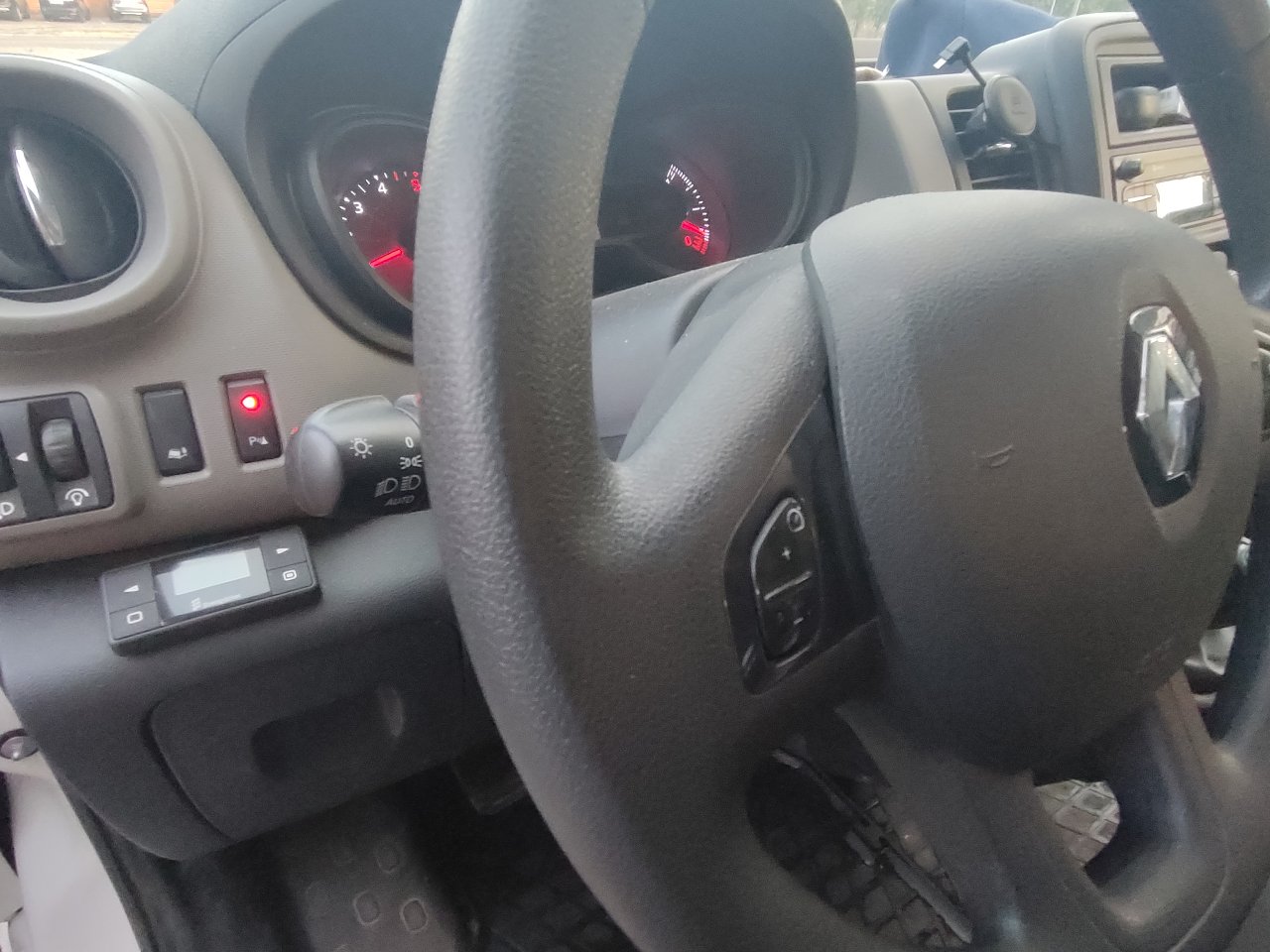 Renault Trafic - фото 8