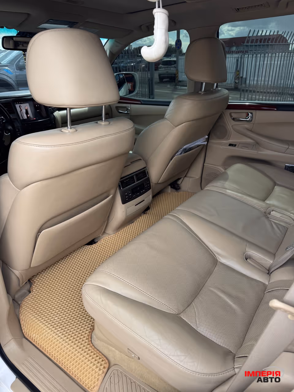 Lexus LX - фото 10