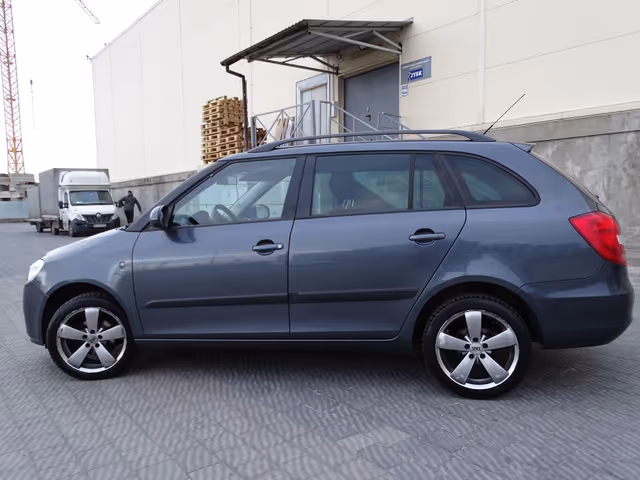 Skoda Fabia - фото 3