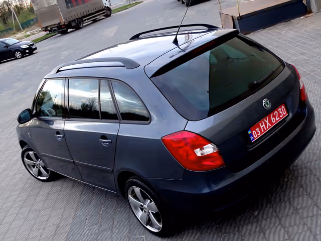 Skoda Fabia - фото 4