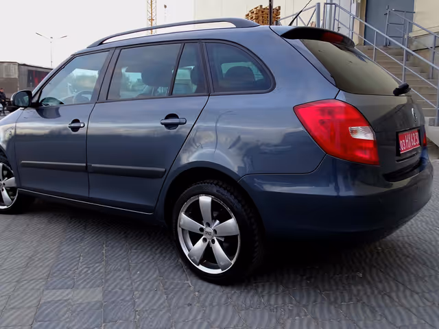 Skoda Fabia - фото 2