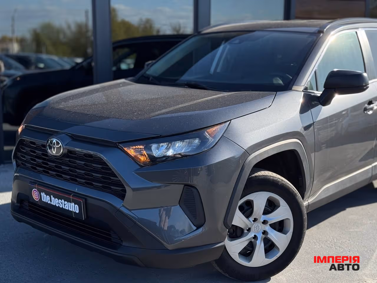 Toyota RAV4 - фото 2