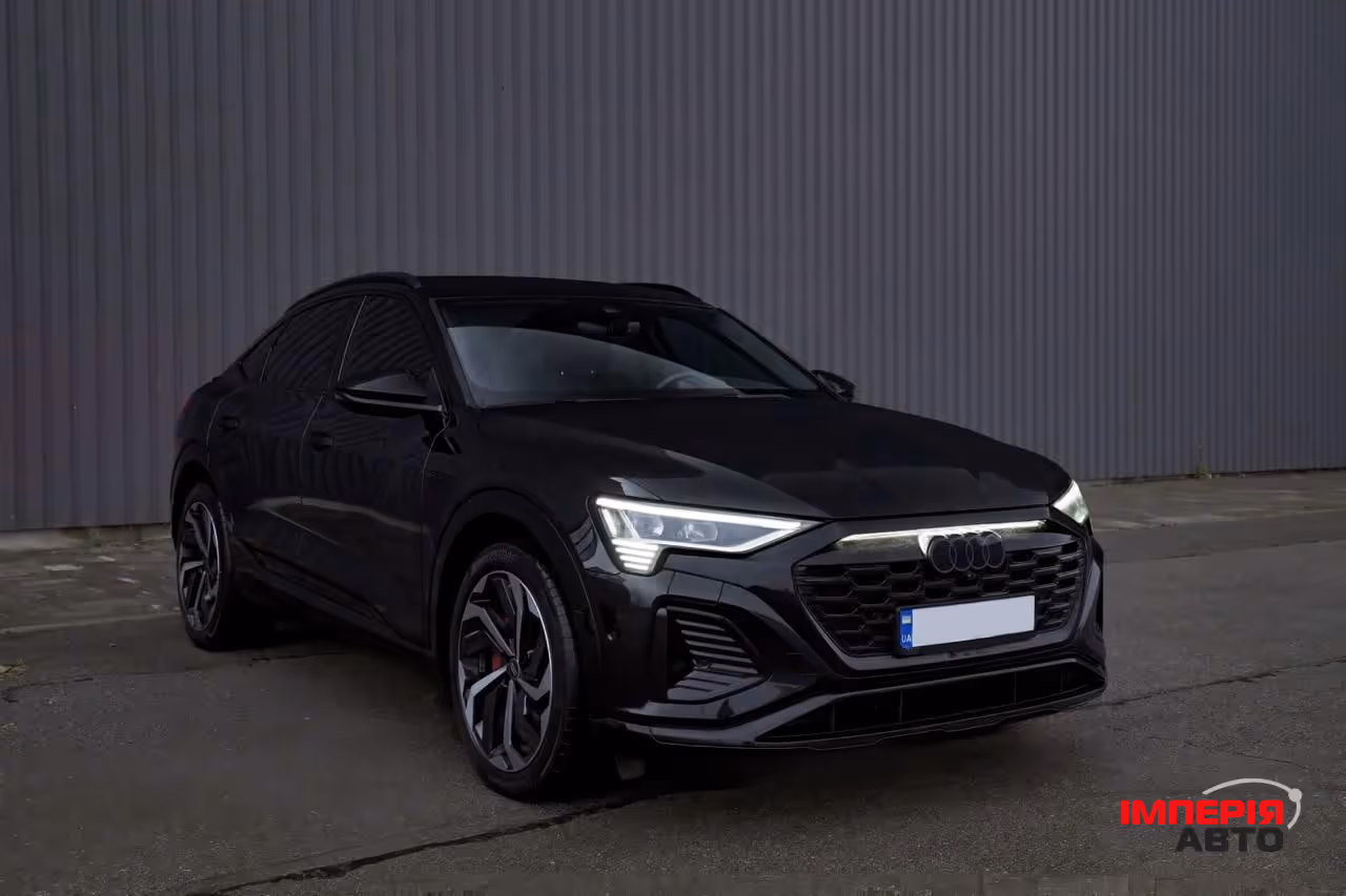 Audi Q8 e-tron - фото 1
